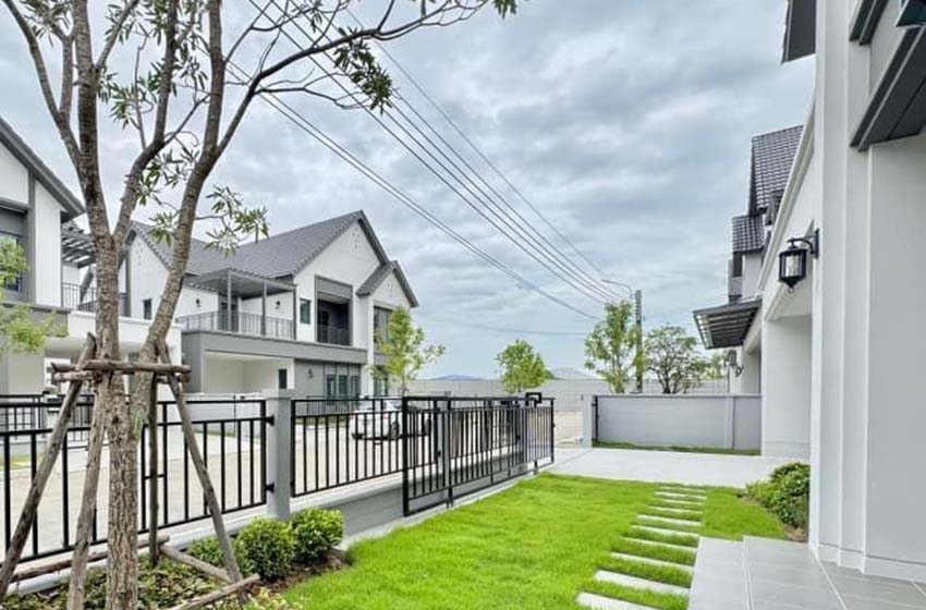 House with Shared Pool in Bangnatrad 